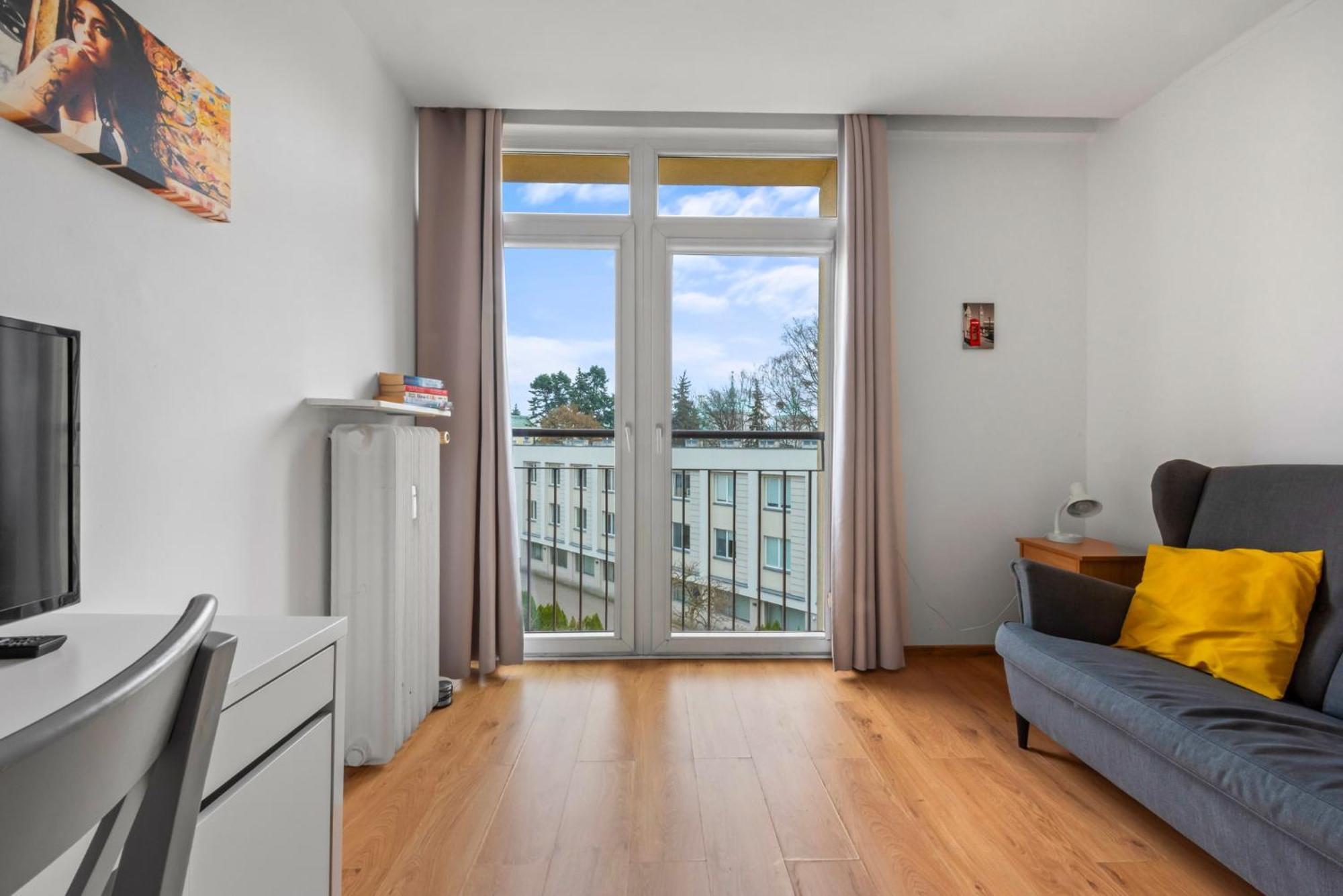 Quiet 3-bedroom Flat. Old Town.